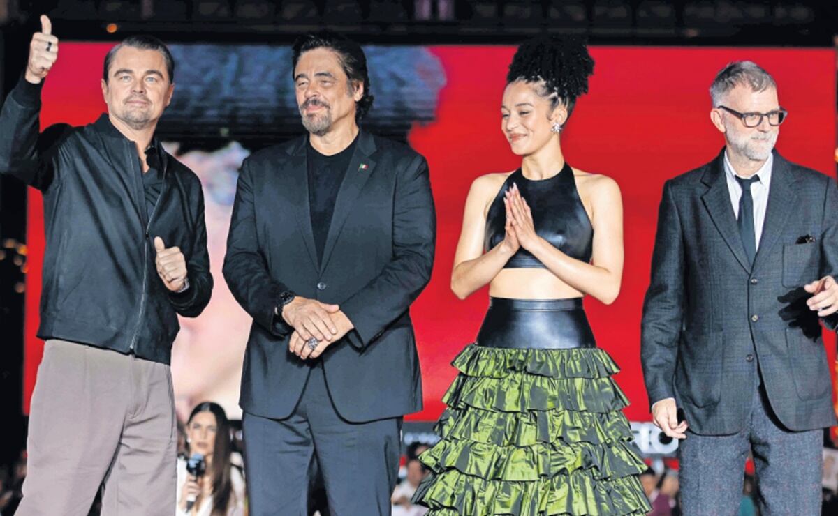 Leonardo, Benicio del Toro, Chase Infiniti y el director Paul Thomas Anderson coincidieron en agradecer la oportunidad de trabajar juntos en un proyecto así y recalcaron que debe disfrutarse en la pantalla grande. Foto: DIEGO SIMÓN SÁNCHEZ/EL UNIVERSAL.