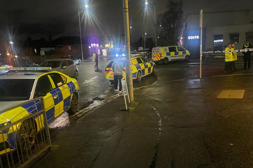 Man dies after being found seriously injured on Glasgow street as cops ...