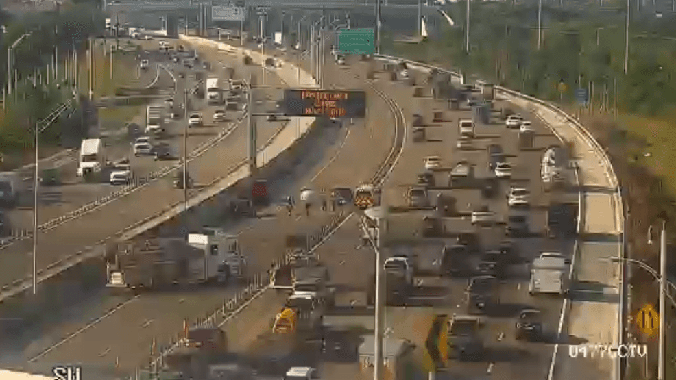Crash with injuries on I-95 South in Boca Raton closes express lanes