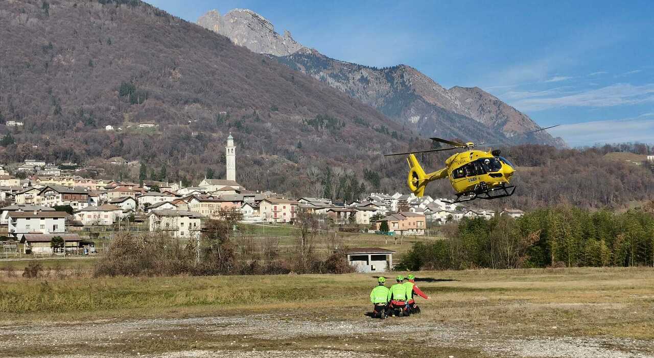 Escursionista scivola sul sentiero e ruzzola giù per diversi metri, si ...
