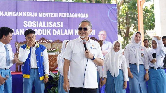 Setelah Zulhas Viral, Ibu-Ibu Sindir Panggul Beras, Balas 1 Kalimat: Semua Ketawa