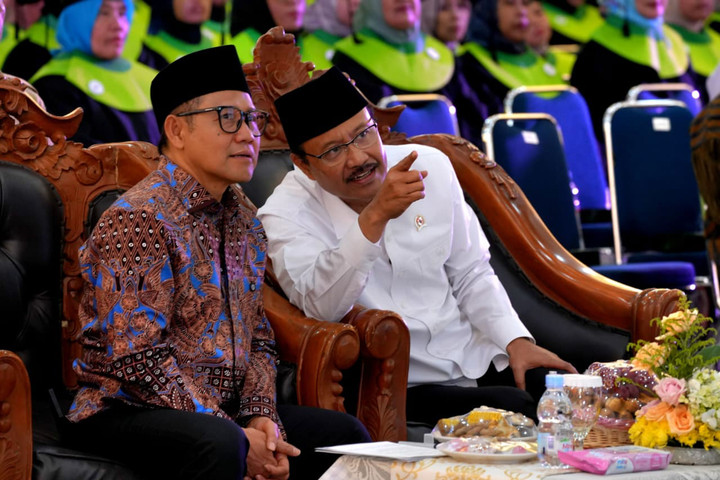 Cak Imin dan Gus Ipul Terima Bantuan Sosial di Jakarta