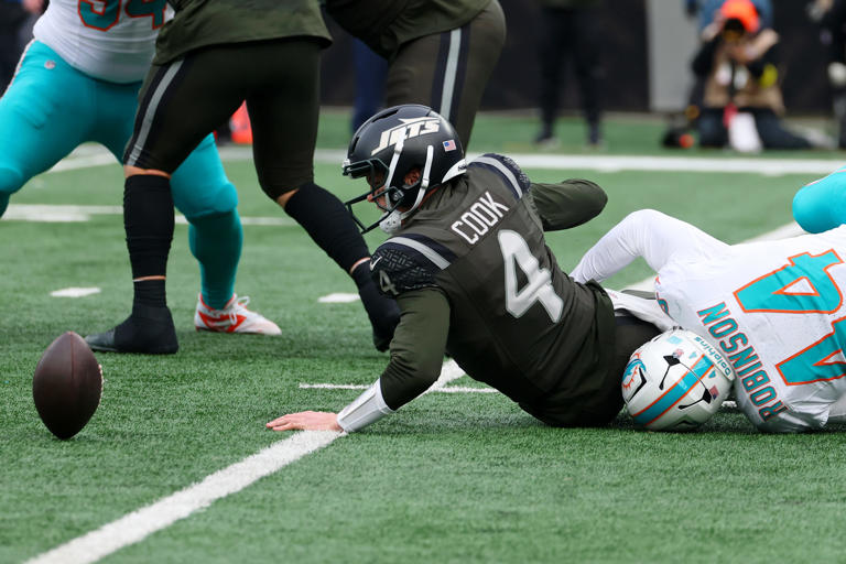 Miami Dolphins playoff odds, path filled with potholes even at 10-7