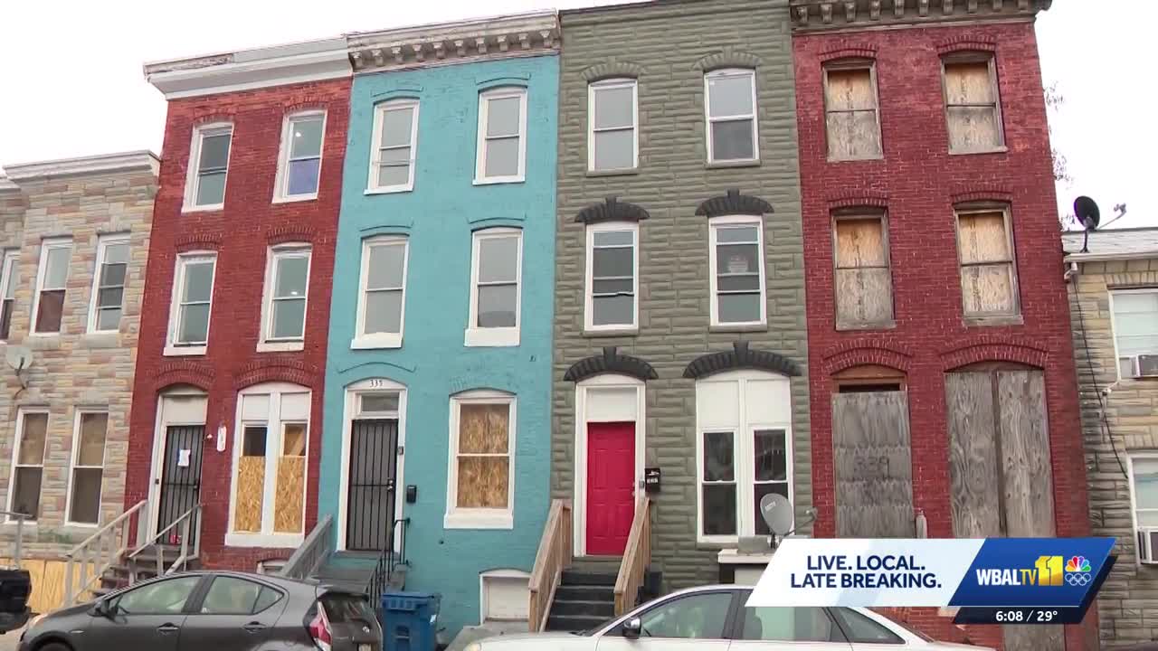 Defendant in real estate fraud trial doesn't show up