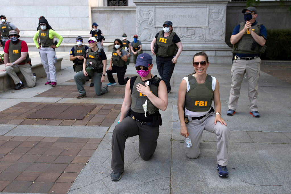 FBI Kneeling Agents