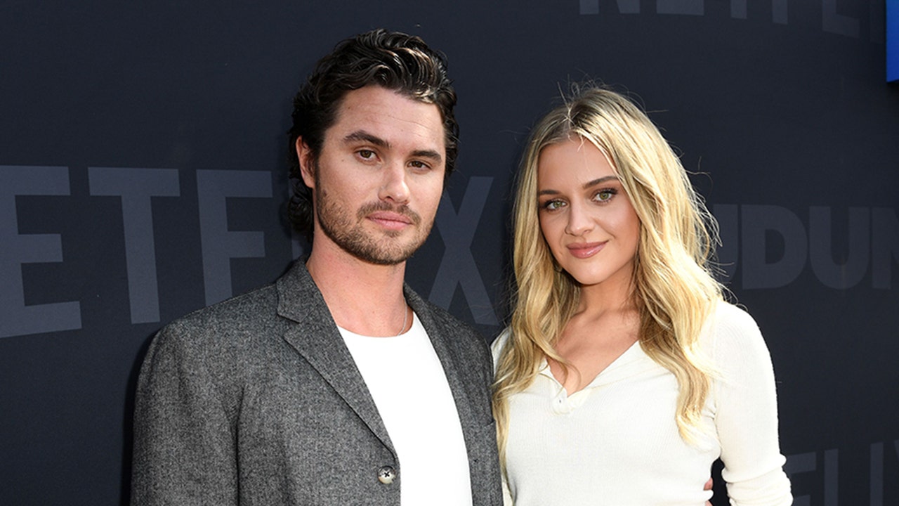 Kelsea Ballerini, Chase Stokes commit to 