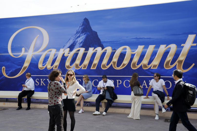 Επανάσταση στο Hollywood: Joaquin Phoenix και 1.000 ακόμα επώνυμοι ...