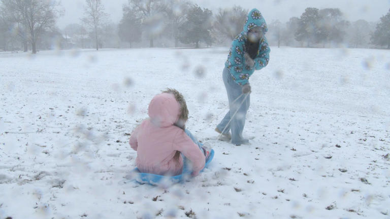 Families enjoy snow day at Forest Hill Park
