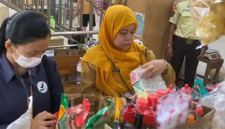 Pedagang Diminta Periksa Kedaluwarsa Produk Jelang Natal dan Tahun Baru