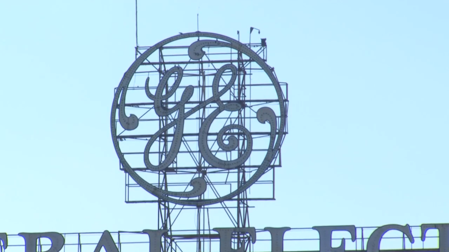 Why isn’t the GE sign lit for the holidays?