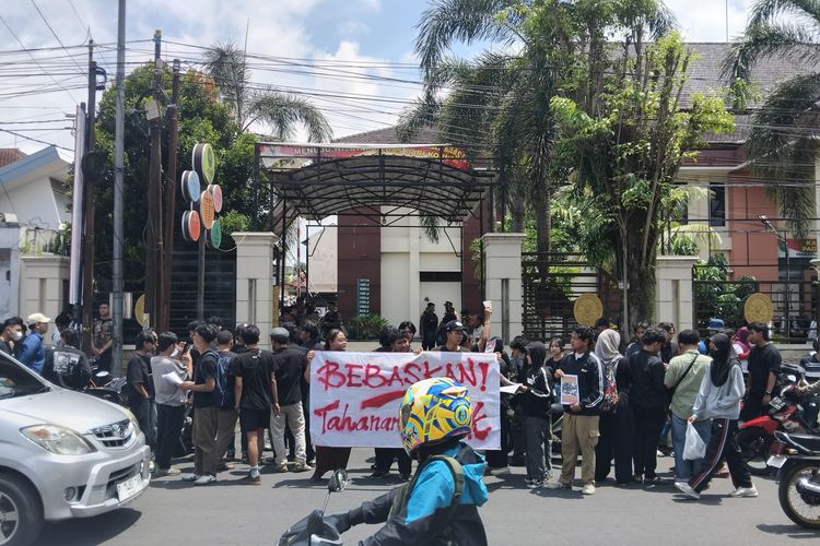 7 Mahasiswa Demonstran di Jember Dihukum 4 Bulan Penjara