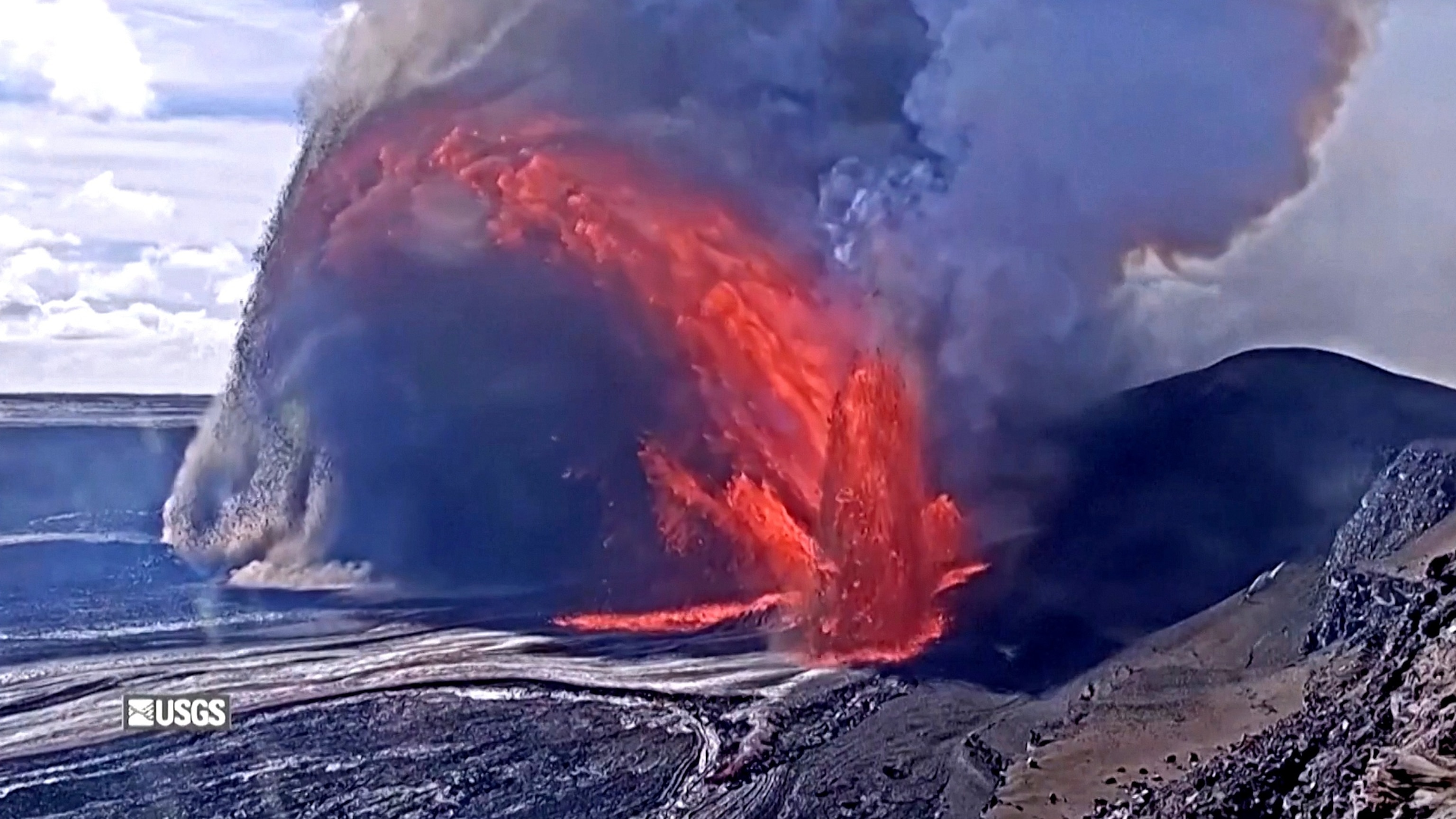 High lava fountains at Kilauea destroy USGS monitoring camera