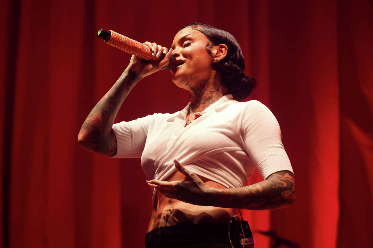 Oakland singer says she received 'highly organized' death threats over ...