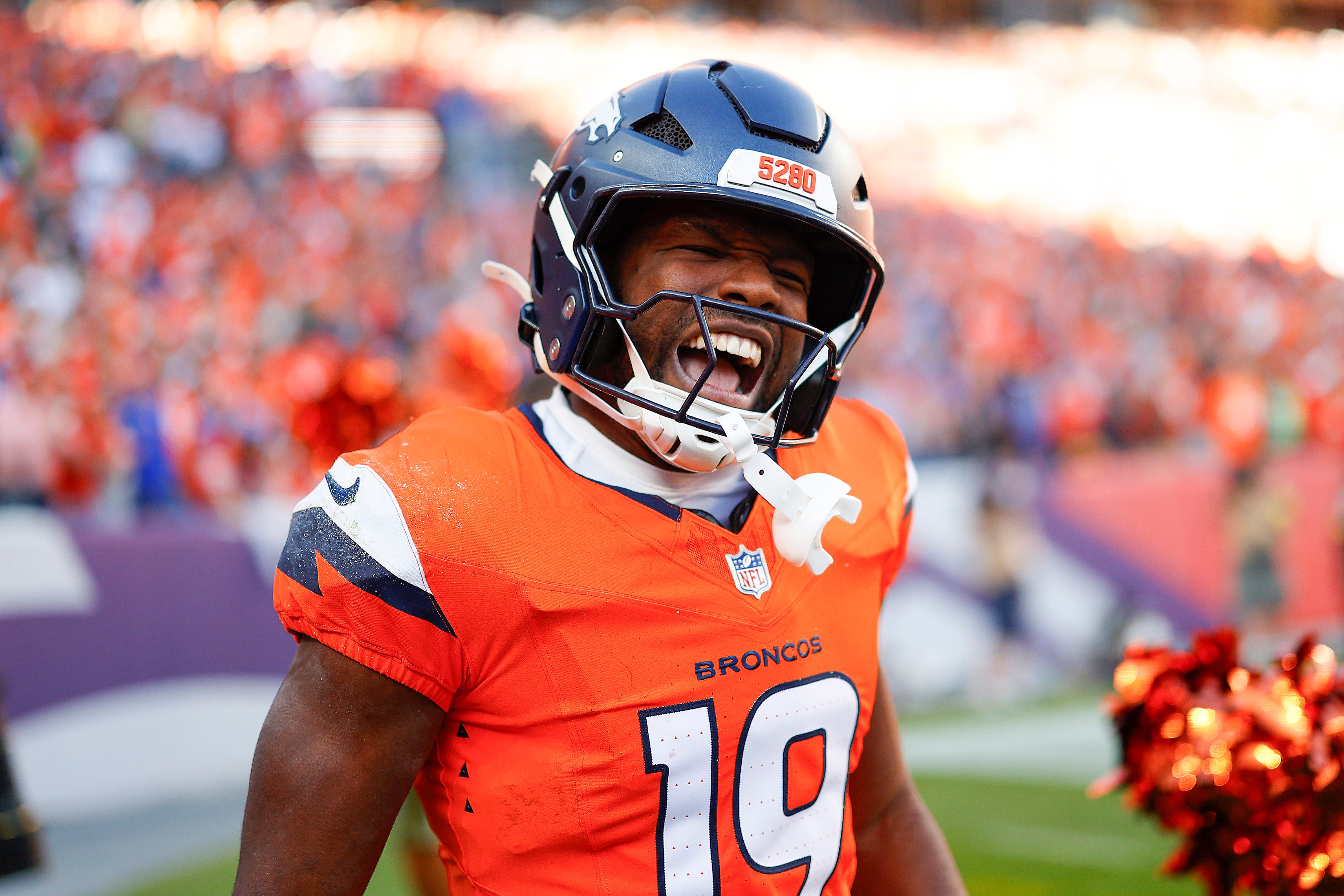Broncos fans loved Marvin Mims celebrating with a Mile High Salute