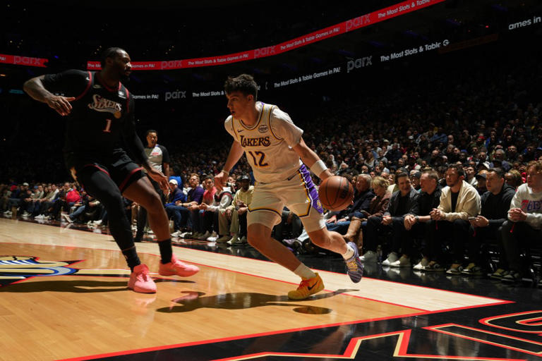 Lakers’ Jake LaRavia shows off gnarly tooth injury after Sixers game