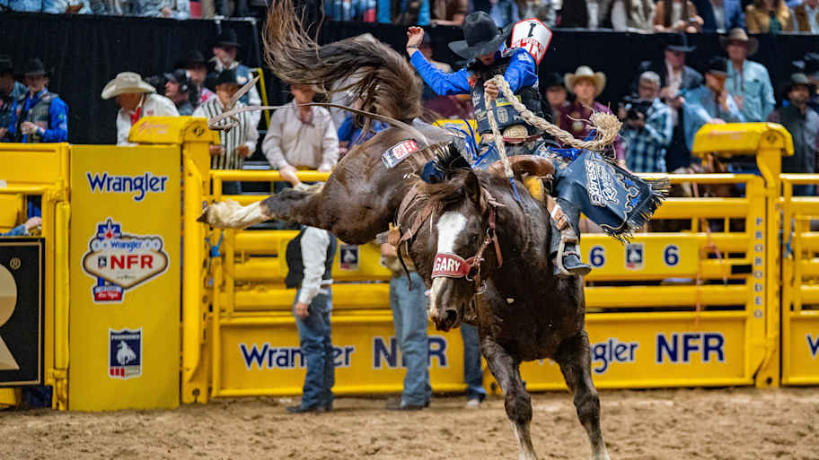 In the winners' circle the 'Wright way' for round 4 NFR saddle bronc riding