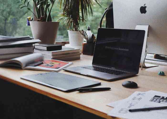 Teman Kantor, Keluarga Kedua atau Hanya Rekan Kerja?