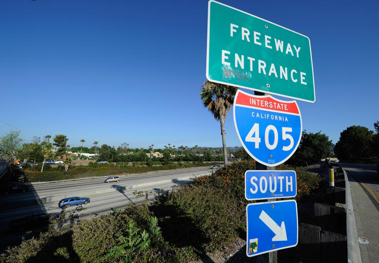 Truck fire partially shuts down 405 Freeway connector to 101 Freeway in ...
