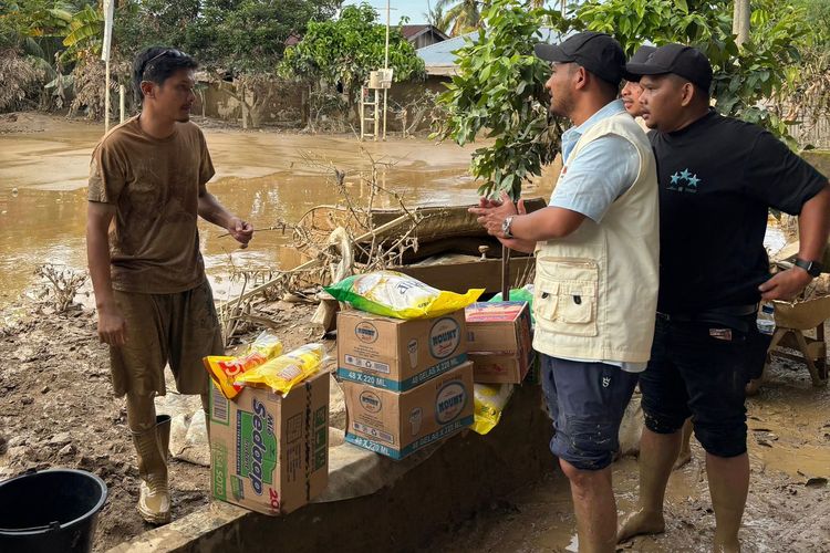 Membawa bantuan ke daerah terisolasi, DPD PDI-P Aceh tangani banjir