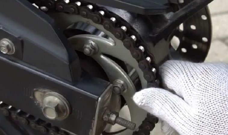 Ini penyebab rantai motor mudah kendor meski sudah dikencangkan