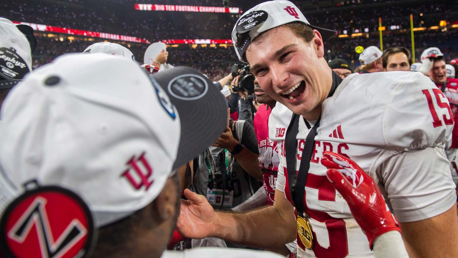 Indiana QB Fernando Mendoza hilariously updates LinkedIn profile after ...