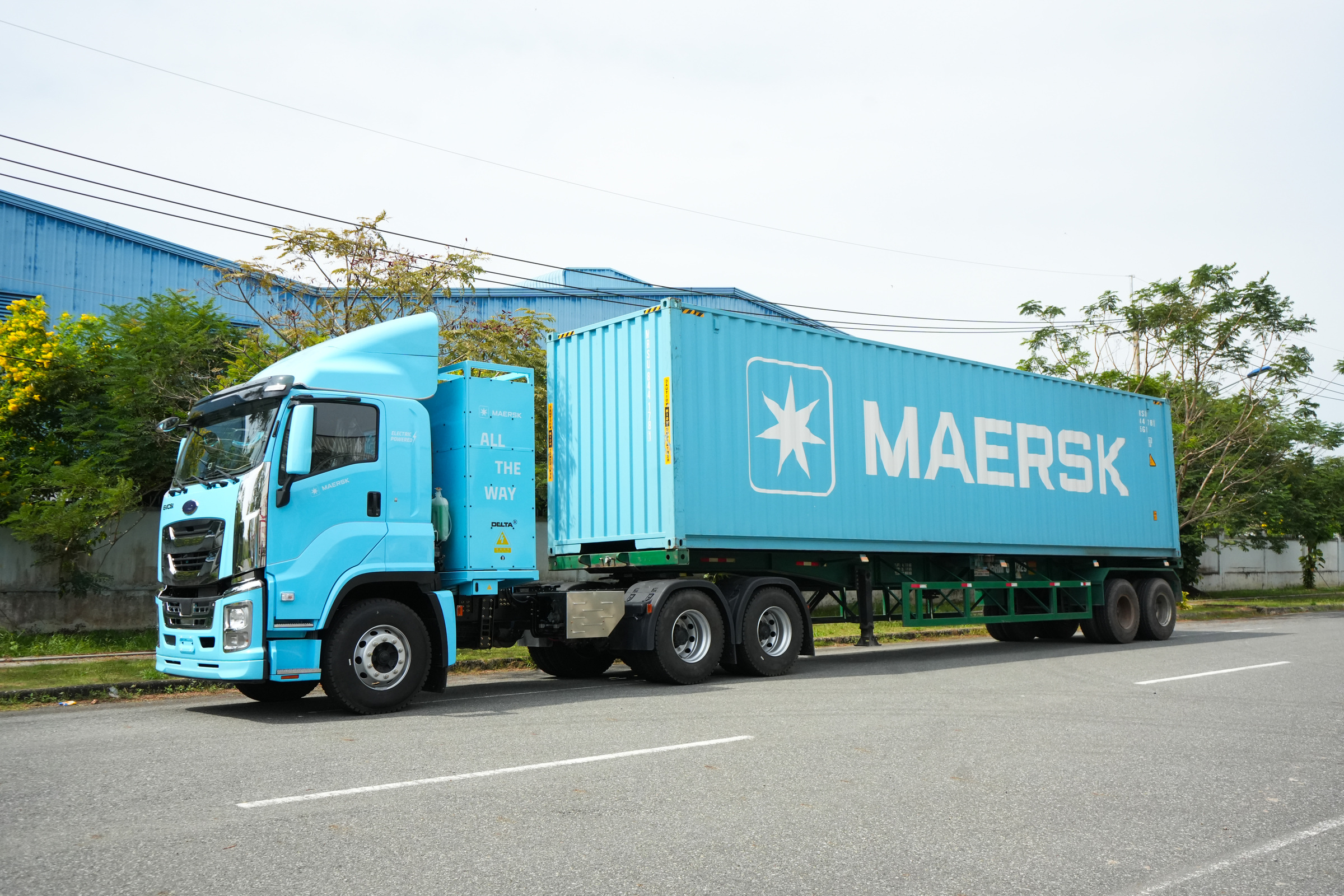 Maersk dùng xe tải điện vận chuyển container tại Việt Nam