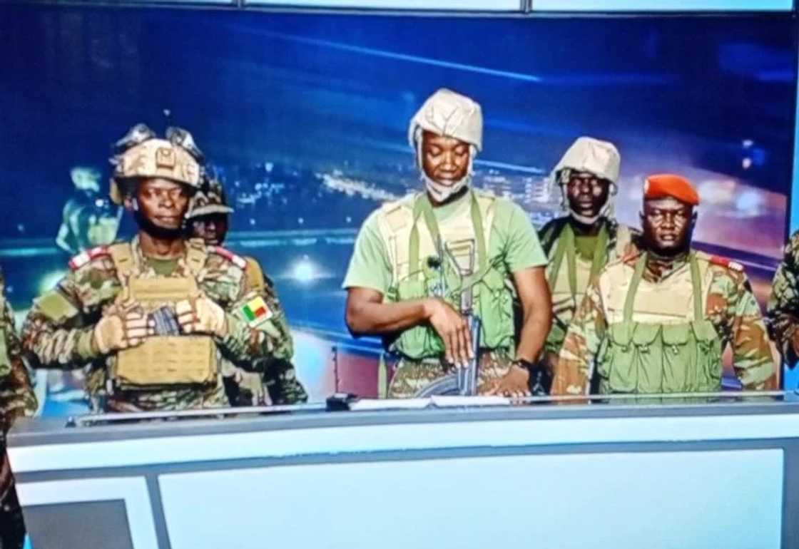 Benin: President salutes soldiers as he returns to state house after ...