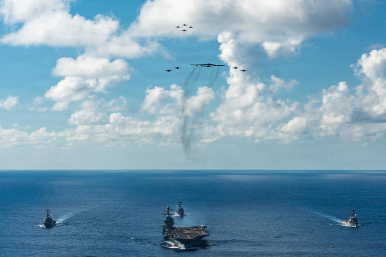 El Portaaviones Gerald R. Ford de la Marina de los Estados Unidos, en el océano Atlántico, el 13 de noviembre de 2025. 