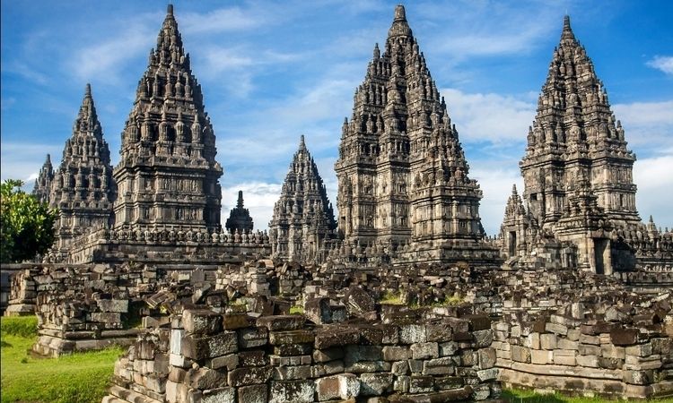Ingin jalan sendiri? Ini 12 kota terbaik untuk solo traveling di Indonesia