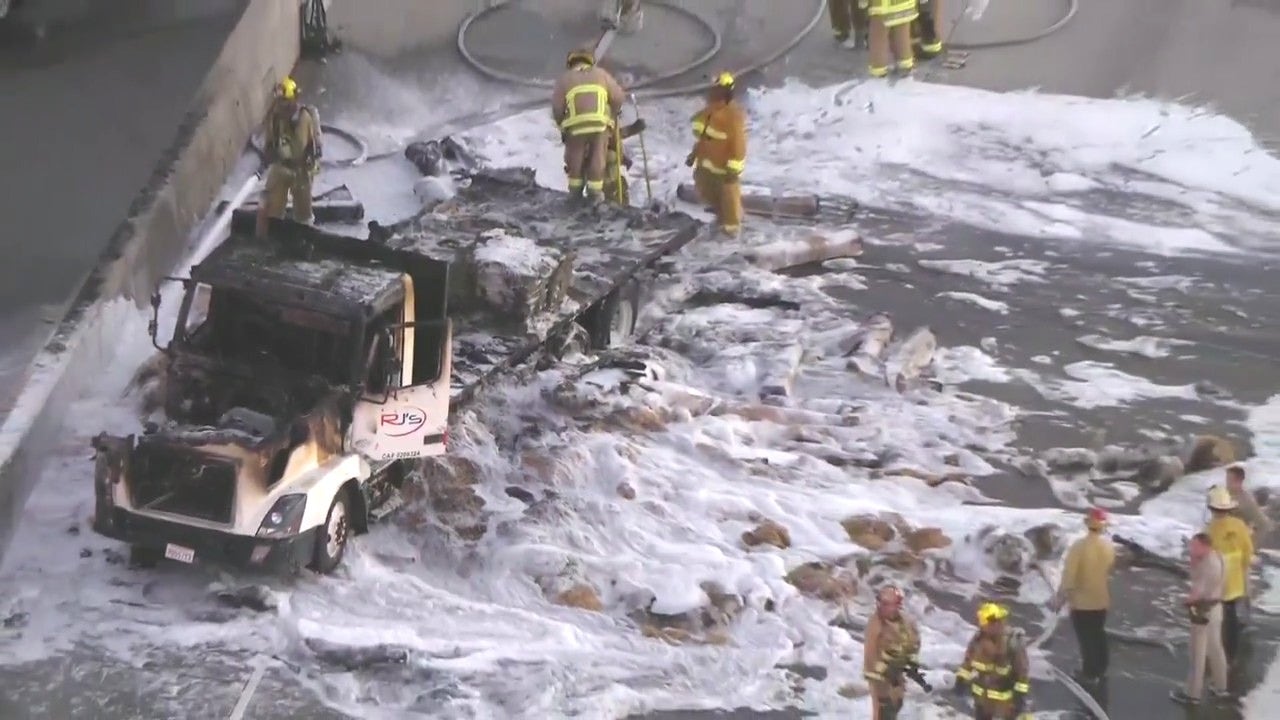 Truck fire shuts down 405 Freeway north near Sherman Oaks