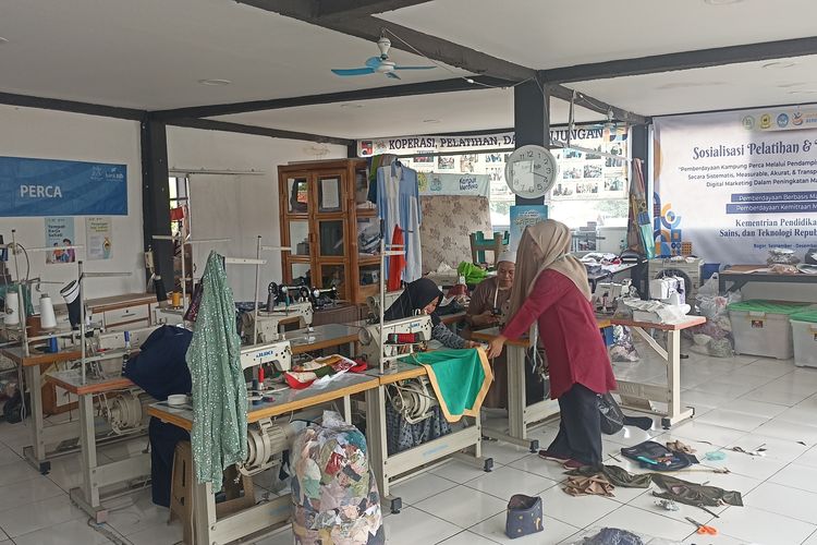 Dari Kain Sisa, 40 Produk Lahirkan Kreativitas Ibu-Ibu Kampung Perca