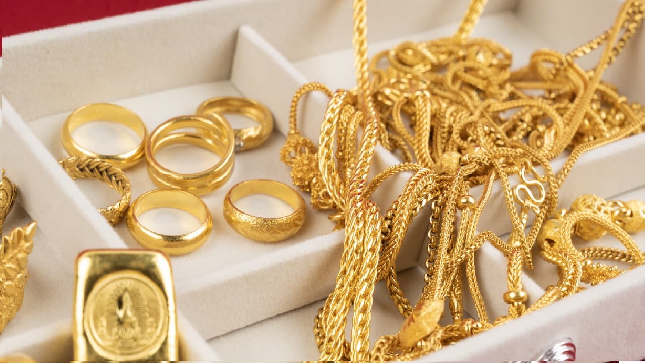 Gold price: খারাপ খবর, গতকালের তুলনার অনেকটা বেড়ে গেল দাম, রইল বিভিন্ন ...