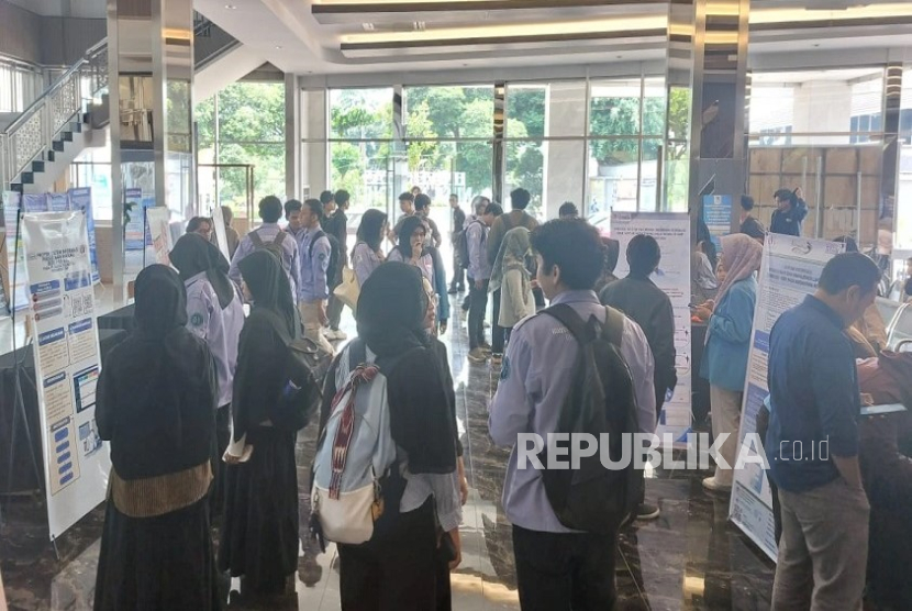 Mahasiswa UNM Perkenalkan Inovasi Digital di SI