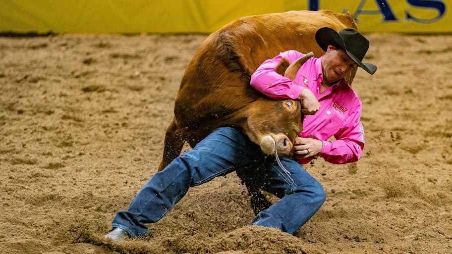 Round 5 of NFR brings fiery steer wrestling action and standings shake-up