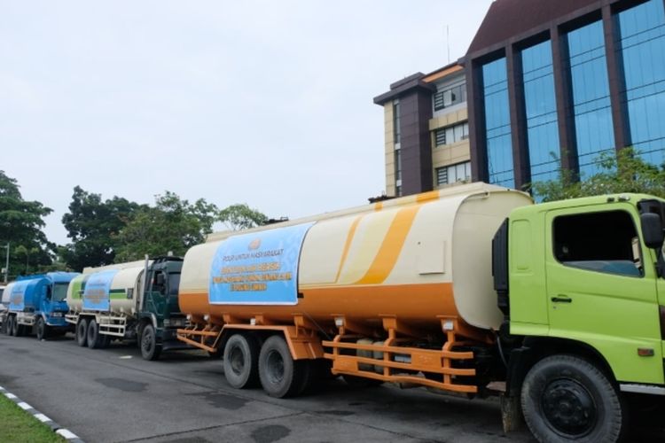 Warga Agam Kehilangan Air, 30 Truk Polda Riau Berangkat ke Sumbar