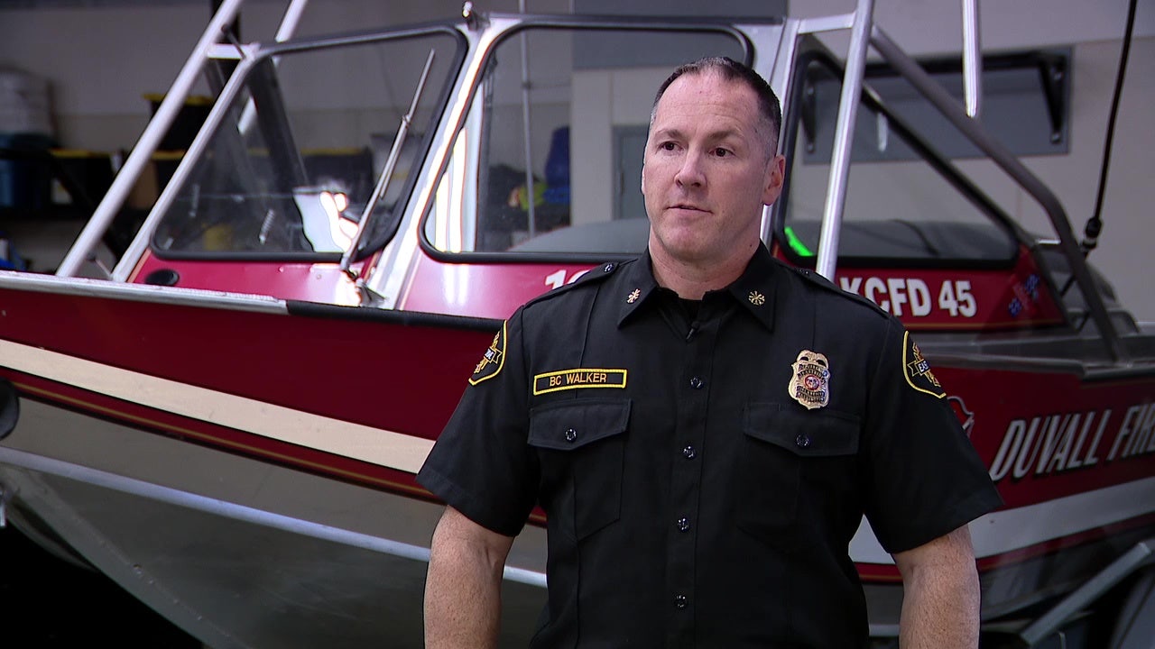 Crews prepare rescue boats ahead of possible flooding in western WA