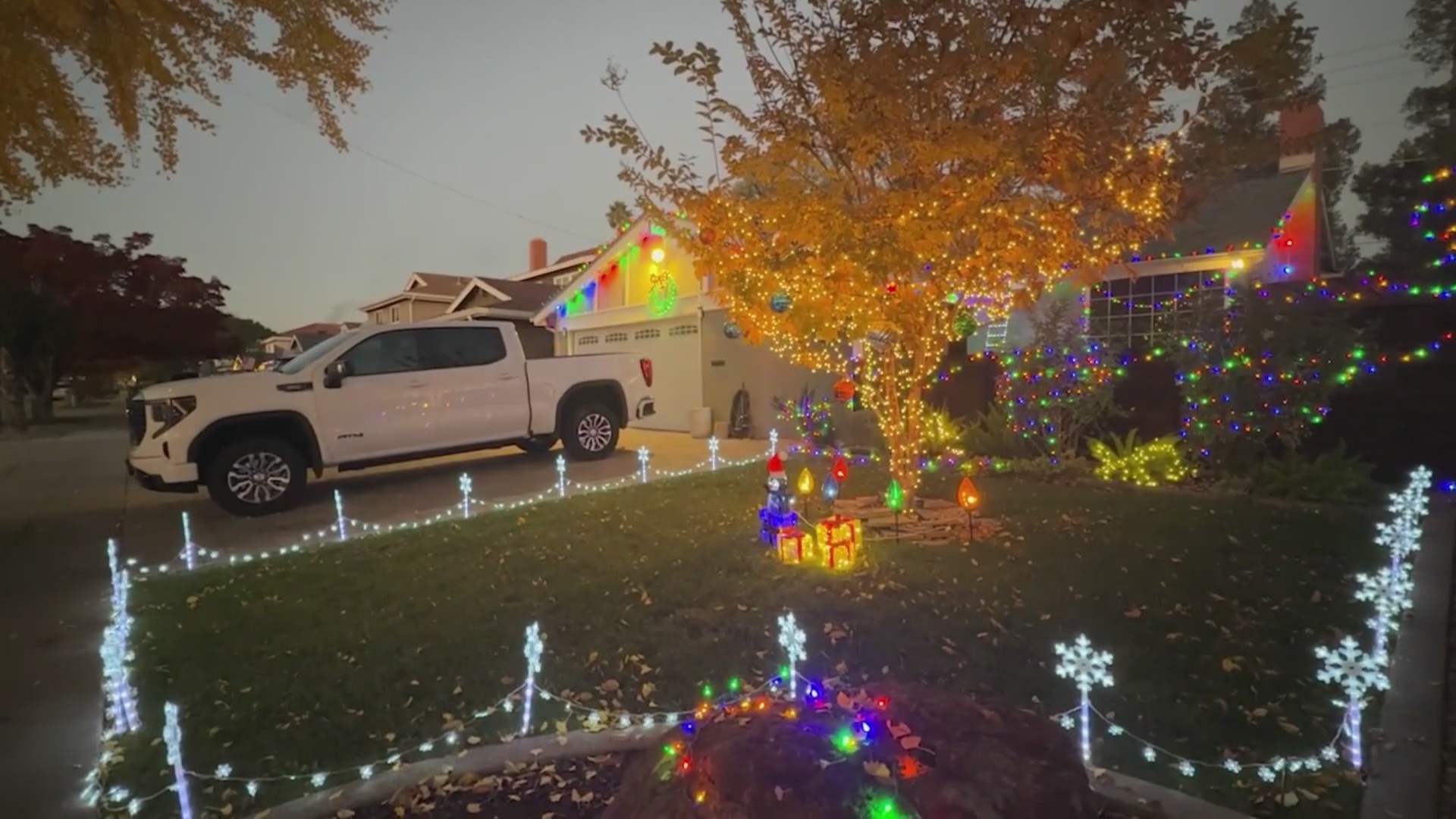 Thief steals Disney Christmas decorations in San Jose