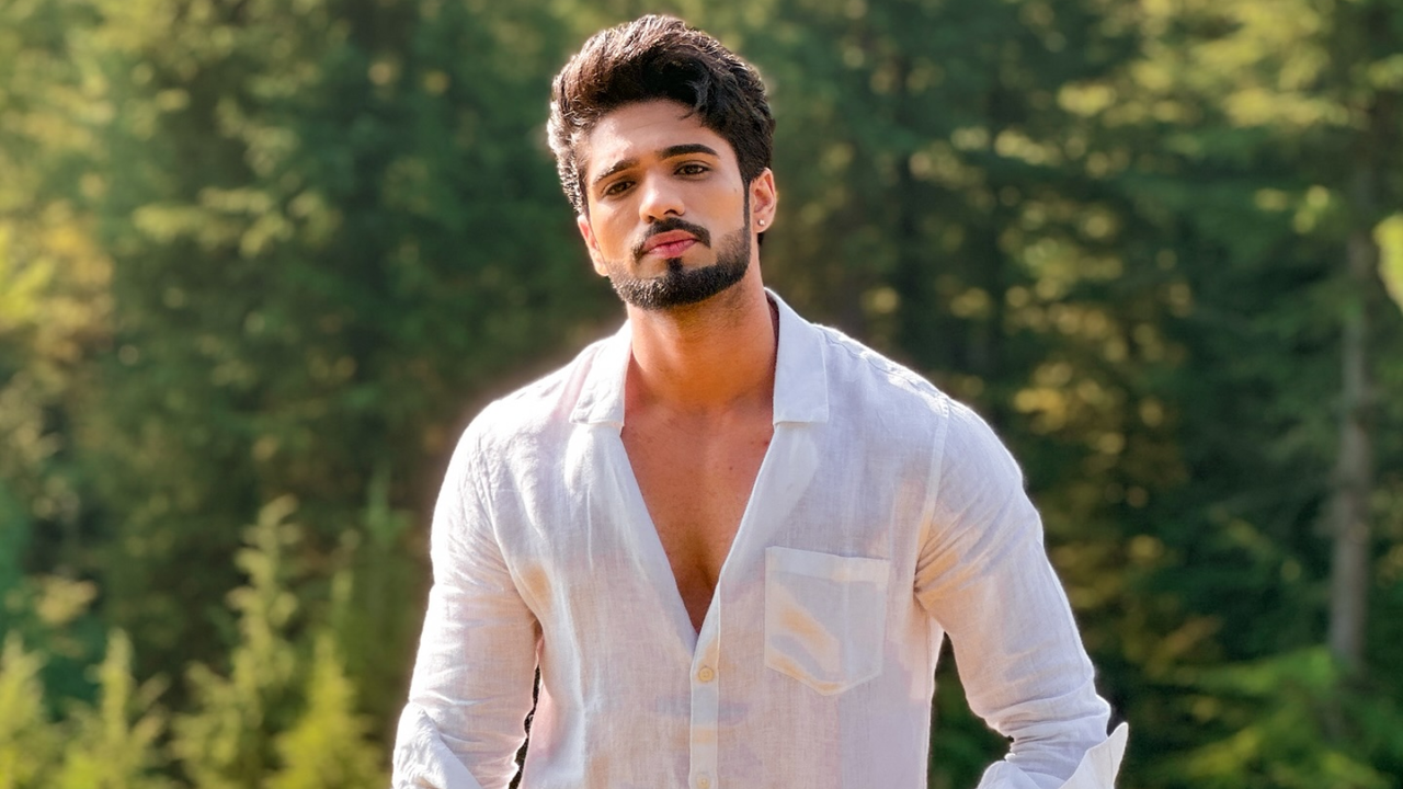 Zeeshan Khan car accident update: Bigg Boss OTT fame escapes unhurt ...