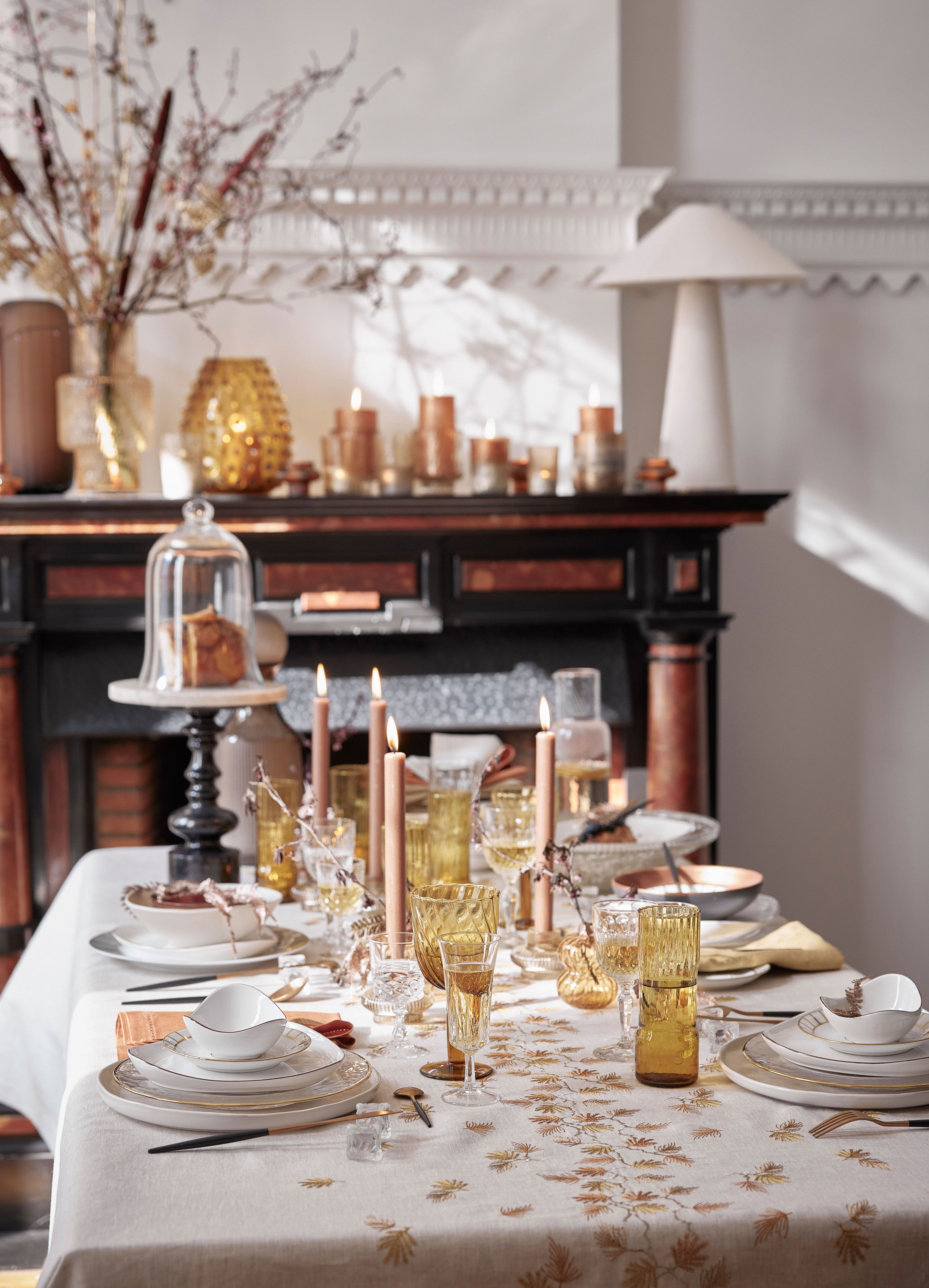 Les 10 plus belles tendances à adopter pour décorer une table de Noël ...