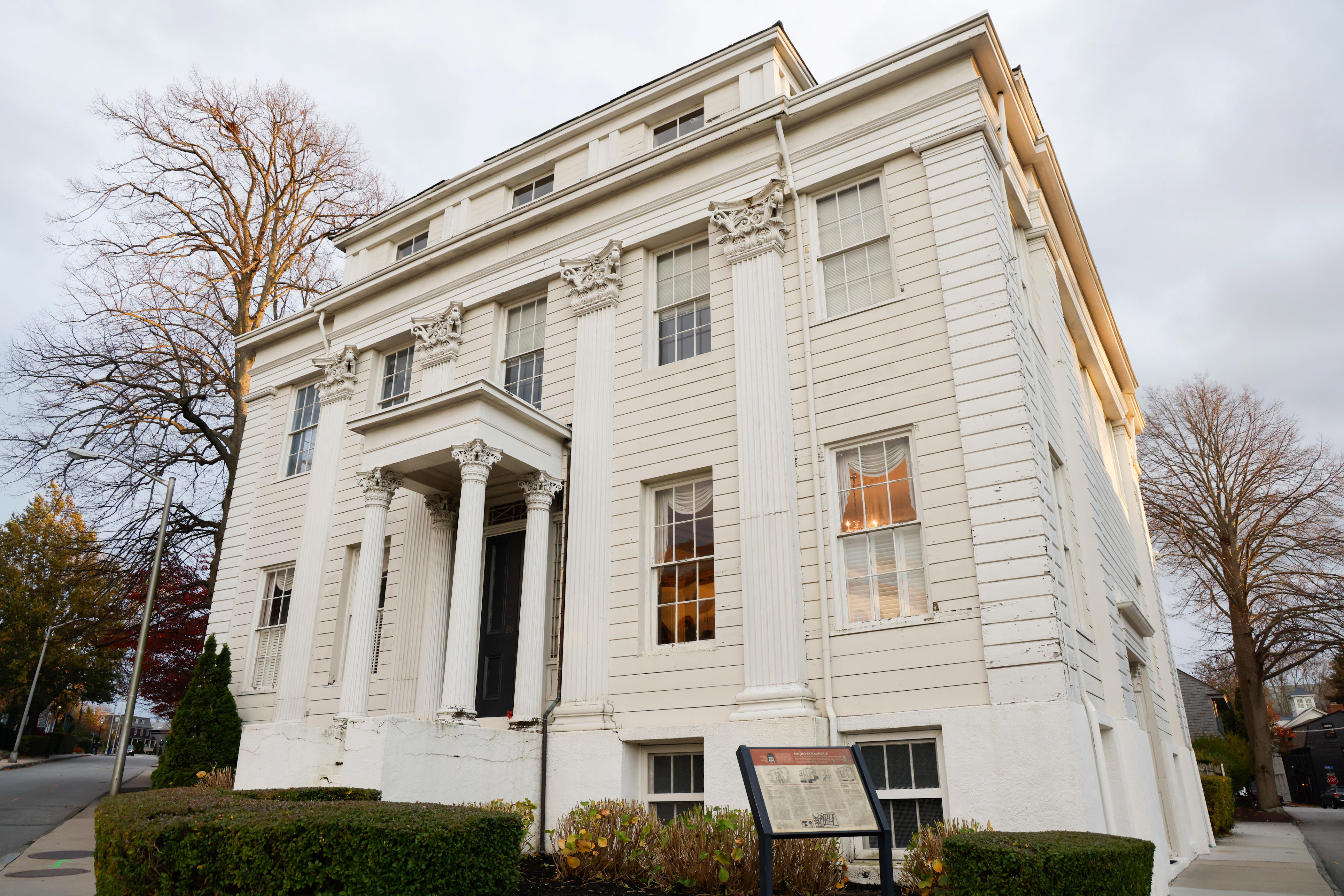 Newport group evicted from Touro Synagogue can stay across the street ...