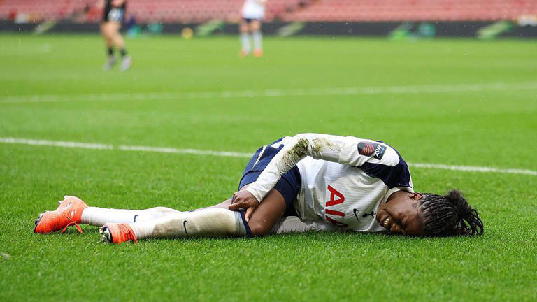 Naz, de Inglaterra y los Spurs, se perderá el resto de la temporada por una lesión del ligamento cruzado anterior.