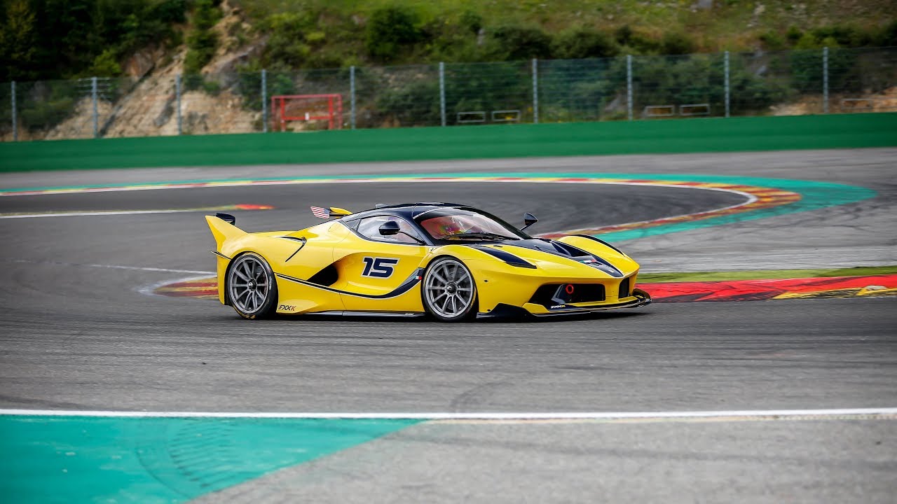 Christine Sloss racet met haar Ferrari FXX K van 1000+ PK op Spa ...