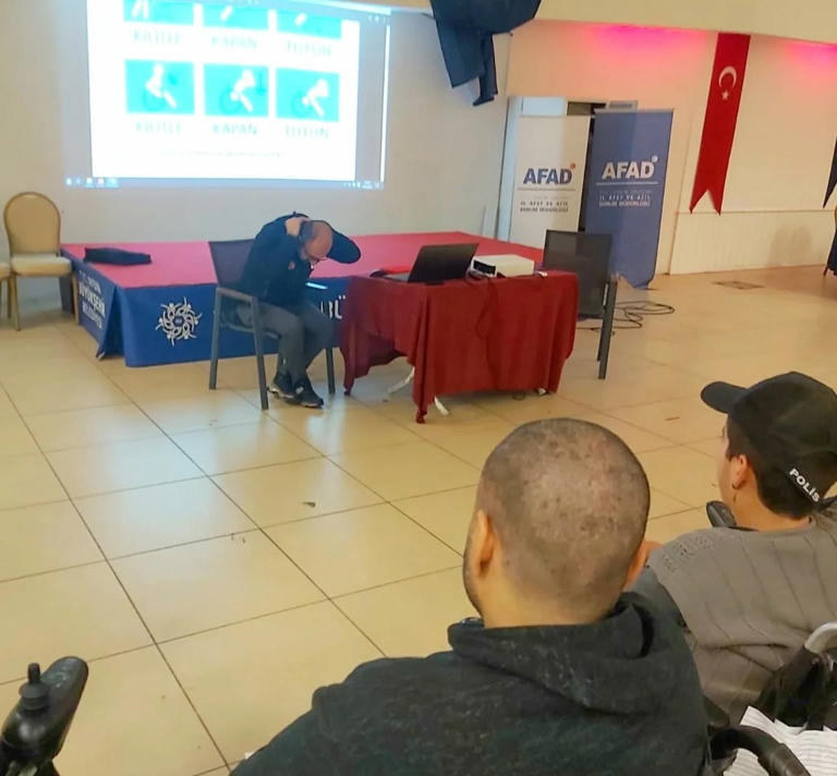 DÜNYA ENGELLİLER GÜNÜ KAPSAMINDA AYDIN BEDENSEL ENGELLİLER SPOR KULÜBÜ ÜYELERİ, AFAD AYDIN İL MÜDÜRLÜĞÜ İLE KIZILAY İŞ BİRLİĞİYLE DÜZENLENEN İLKYARDIM FARKINDALIK EĞİTİMİ VE AFET FARKINDALIK EĞİTİMİ’NE KATILDI.