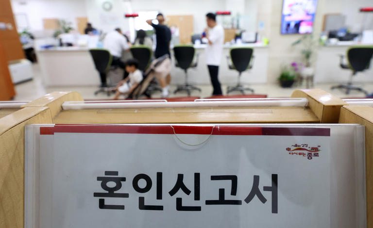 Стойка регистрационных документов в офисе Чонно-гу в Сеуле. /News1