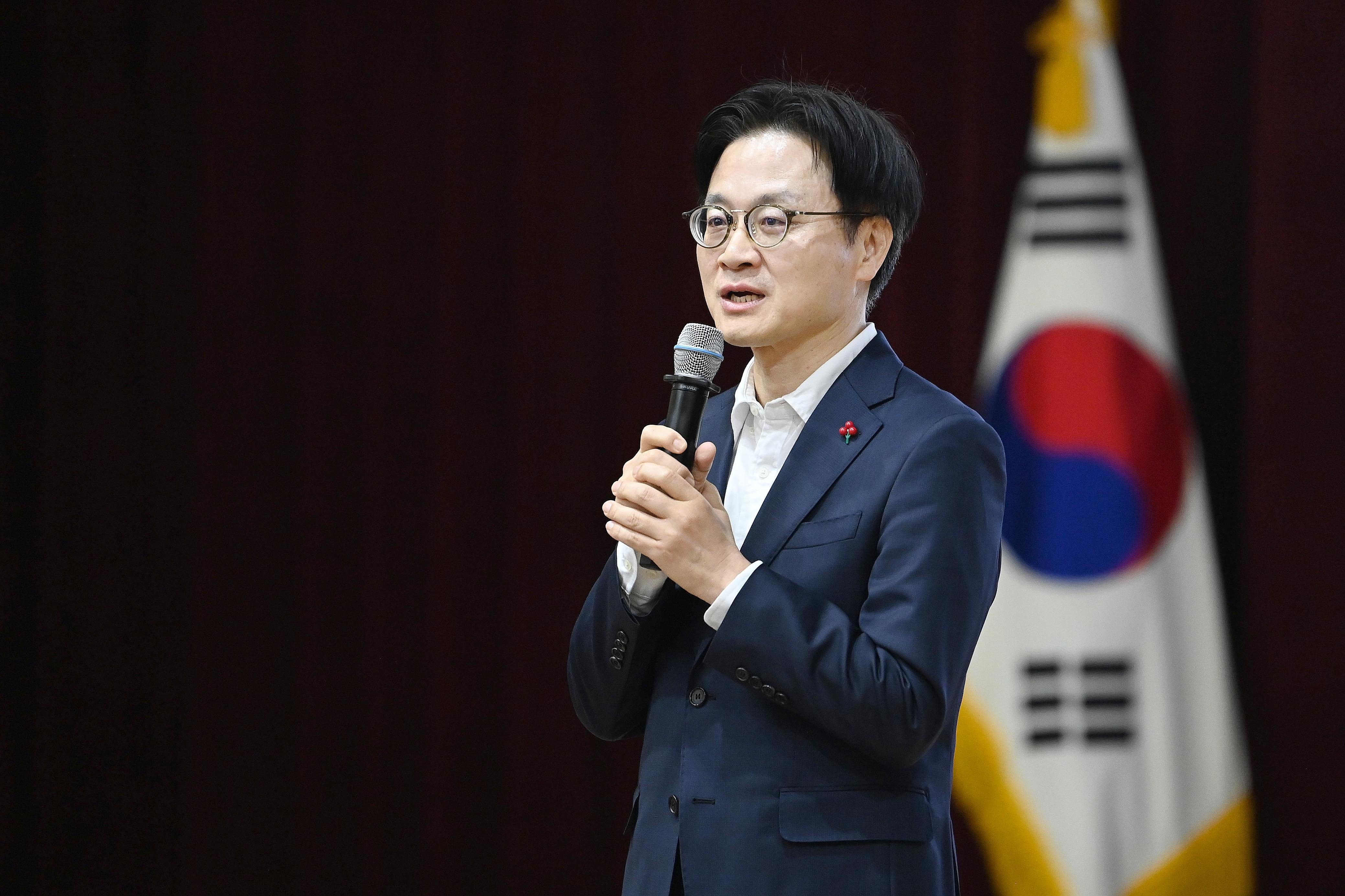 South Korea’s Industry Minister Heads to Washington Amid Tariff Fears