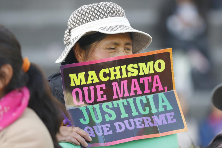 Mujeres marchan contra la violencia machista y piden cuidar ley que las ...