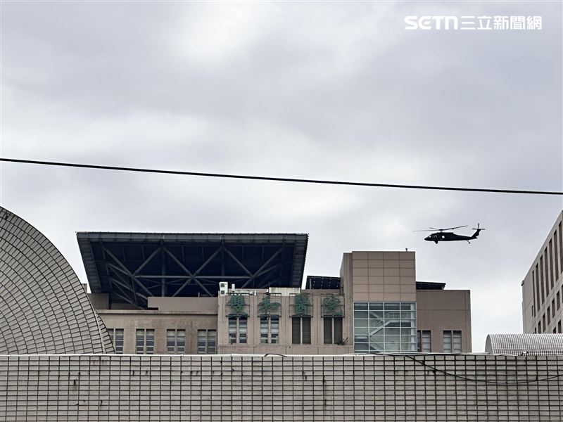 中和一早傳巨響！目擊「黑鷹醫護機降落」醫院 在地人嚇：第一次看到