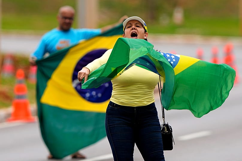 El expresidente de Brasil Jair Bolsonaro inicia su condena a 27 años de ...