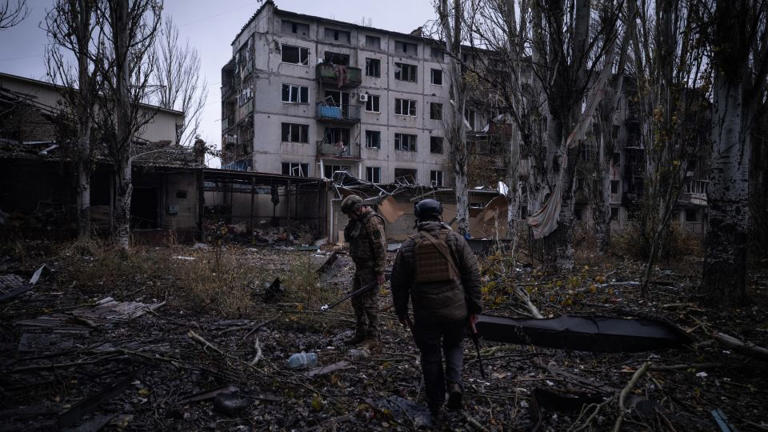 EE.UU. promociona avances en las negociaciones con Ucrania, pero una fuente revela obstáculos significativos