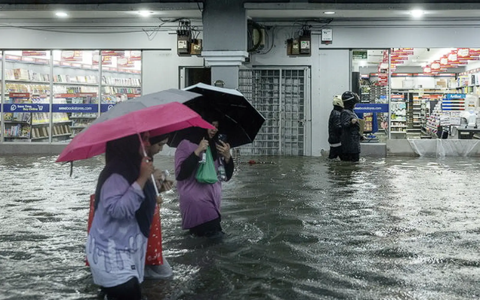 Elderly woman in Kelantan swept away in first flood death